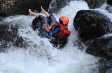 Tubing no cânion do rio Güape