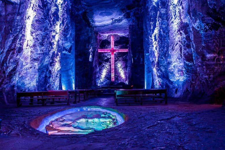 Cruz en el interior de la Catedral de Sal