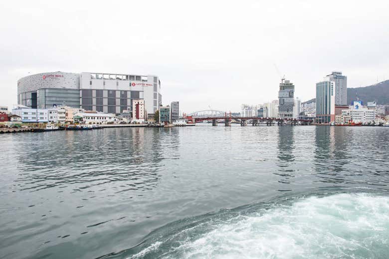 Pasaremos junto a los edificios importantes de Busan