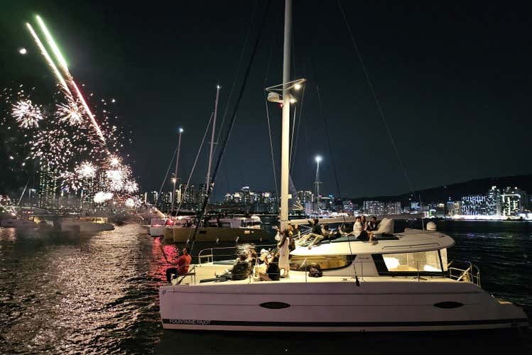 Podréis ver las luces de la ciudad reflejándose en el agua