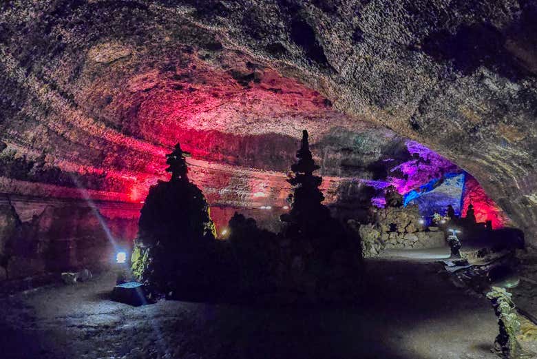 Podréis visitar la Cueva Micheon