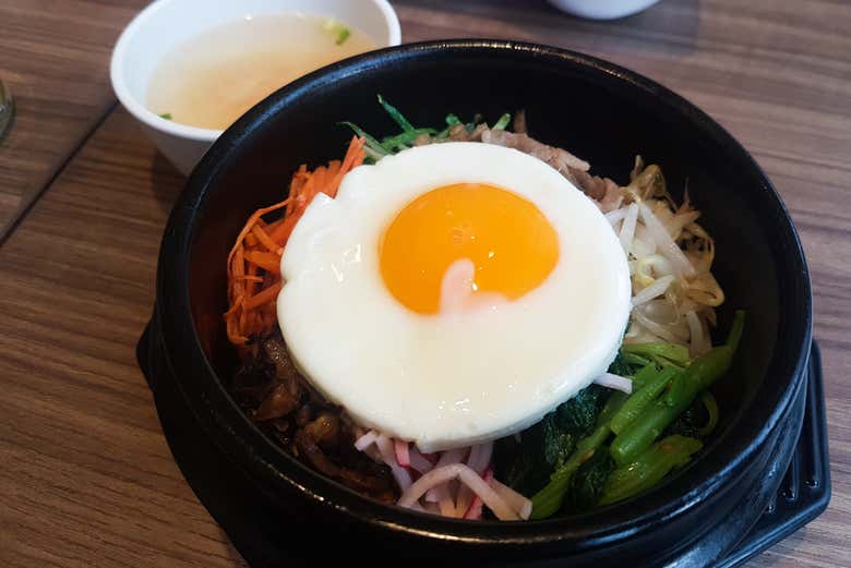 Un cuenco de bibimbap