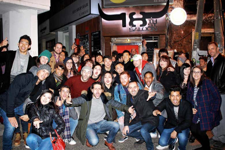 Diversão no pub crawl de Seul