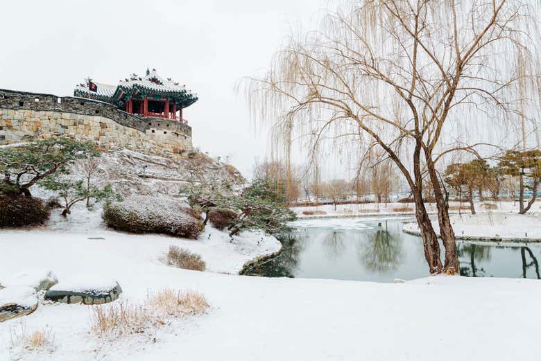Fortezza di Hwaseong innevata