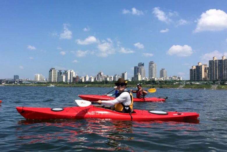 Remando con el kayak en Seúl