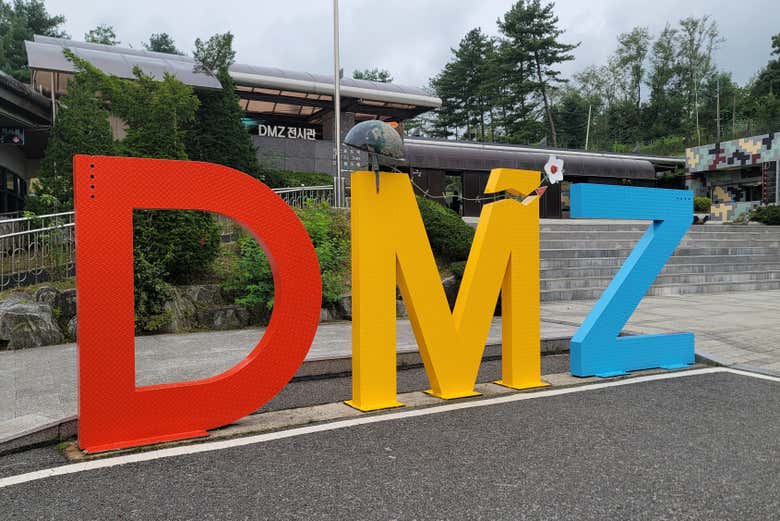 Letras gigantes de DMZ