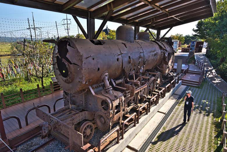 Locomotora destruida durante la guerra en el parque Imjingak