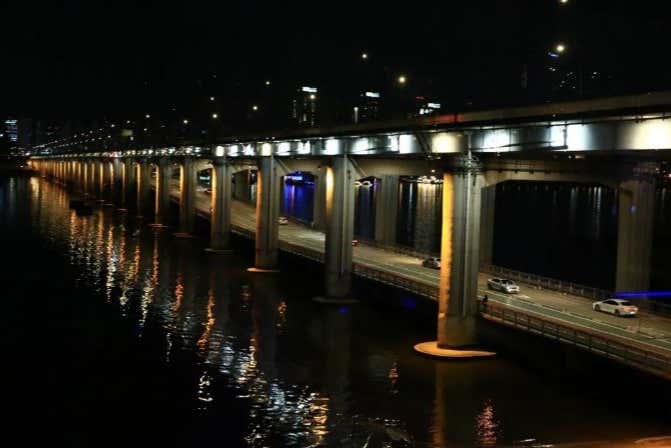 Cruzando el Puente Banpo