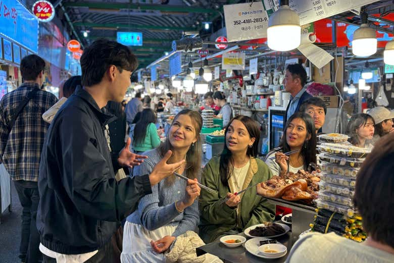 Experience the energy of Seoul's food scene after dark