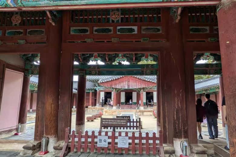 Detalles del interior de un templo