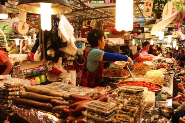 Una delle bancarelle del mercato