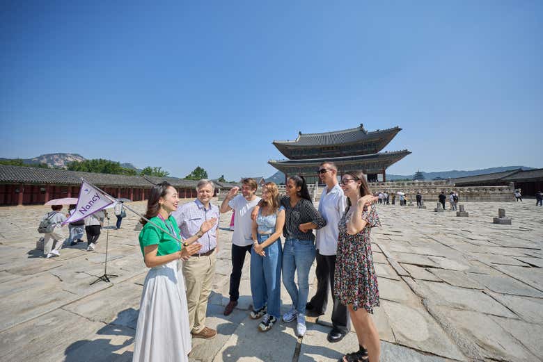 Explorando el Palacio de Gyeongbokgung con la guía