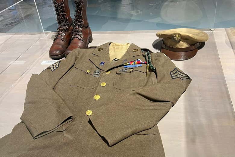 Uniforme militar del museo de la zona desmilitarizada