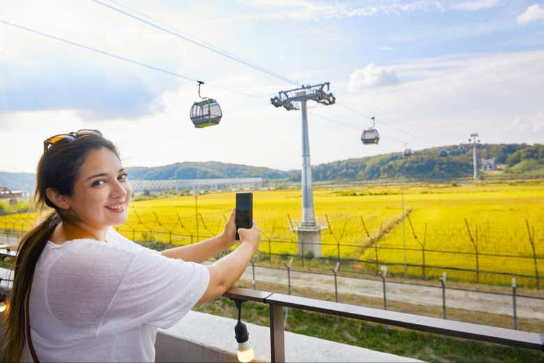 Dsifrutando la vista de la DMZ Góndola