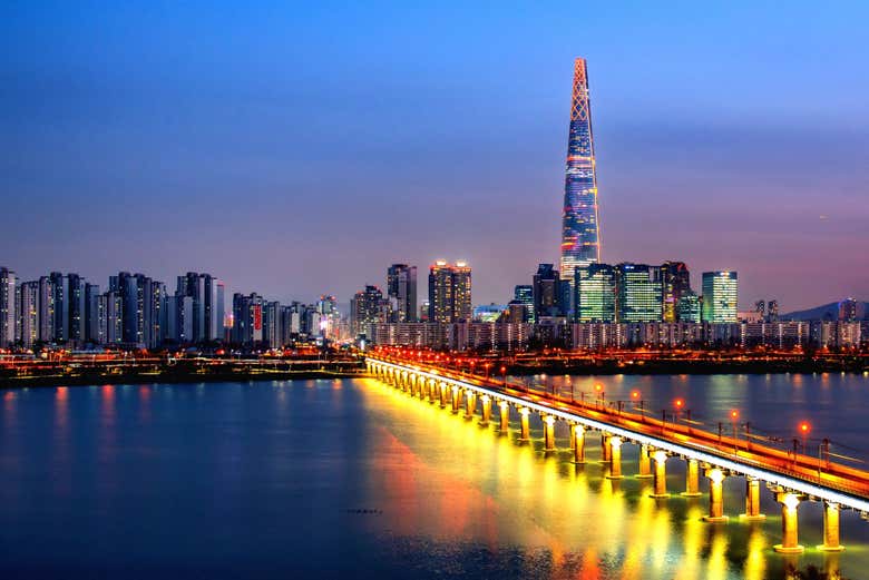 Take a nighttime cruise down the Han River