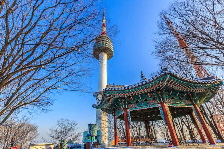 Take pictures of this iconic tower
