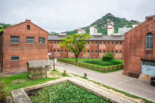 Seodaemun Prison, Dilkusha + Tapgol Park Tour