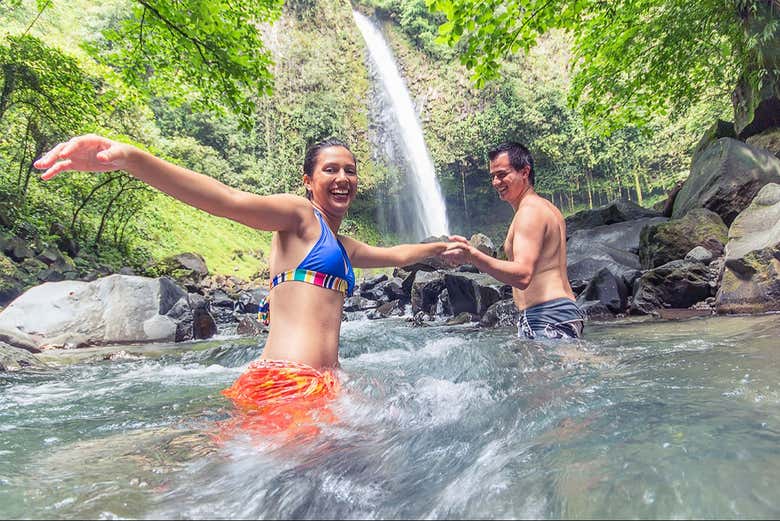 Baignez-vous dans la cascade de La Fortuna