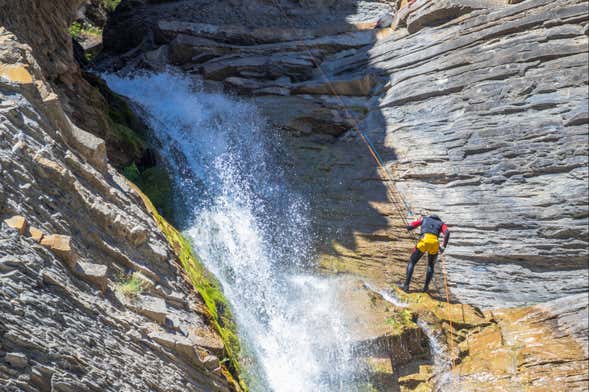 Rápel en La Roca Canyoning