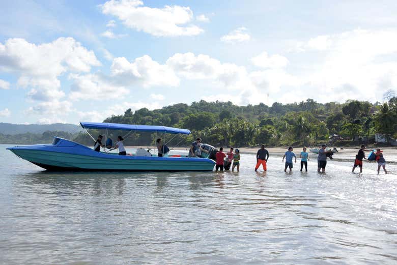Embarcando hacia la Isla del Caño