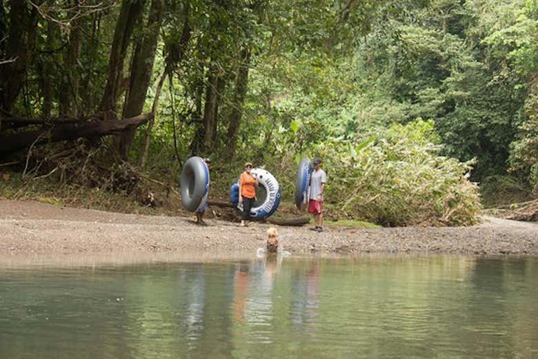 Descente en bouée sur la rivière