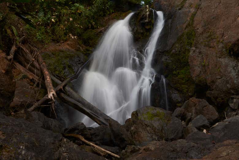 Admirando a cachoeira de San Pedrillo
