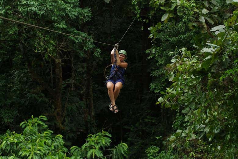 Ziplining in un paesaggio da favola