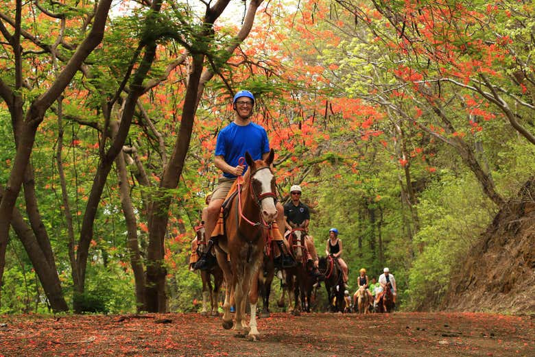 Passeando a cavalo pelo Parque Diamante Eco