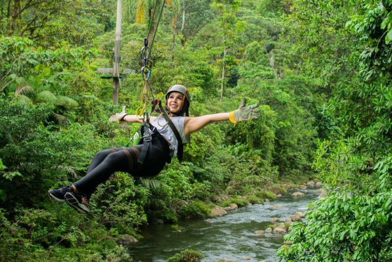 Divertimento sul circuito delle zip line