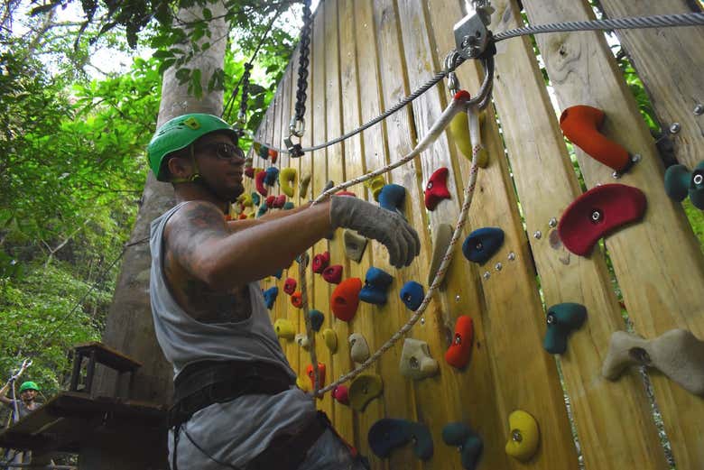 Aventura no Parque de Aventuras Rainforest Pacific