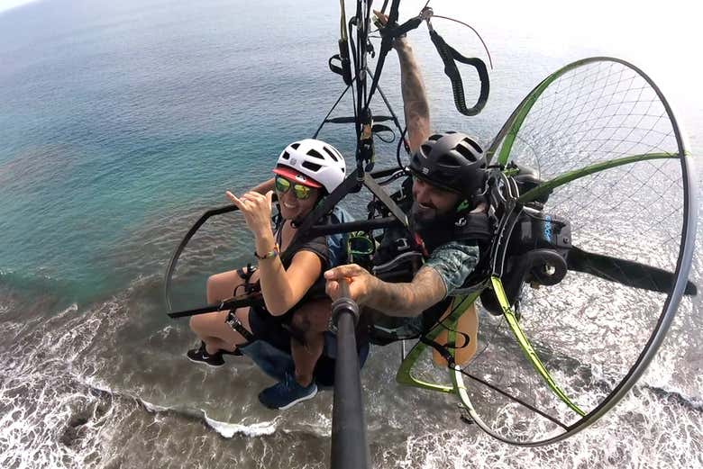Sobrevoando a baía de Jacó
