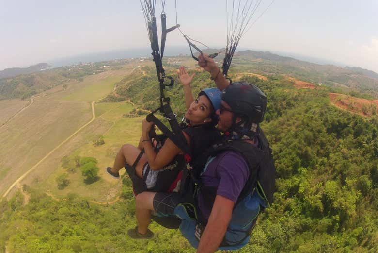Desfrutando do voo de parapente
