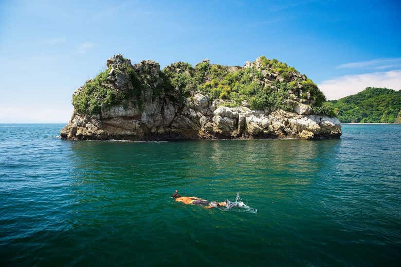Practicando snorkel en Isla Tortuga