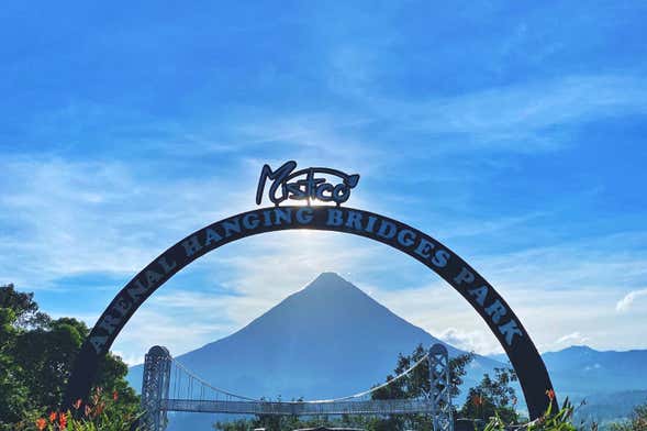 Excursión al Místico Arenal Hanging Bridges Park