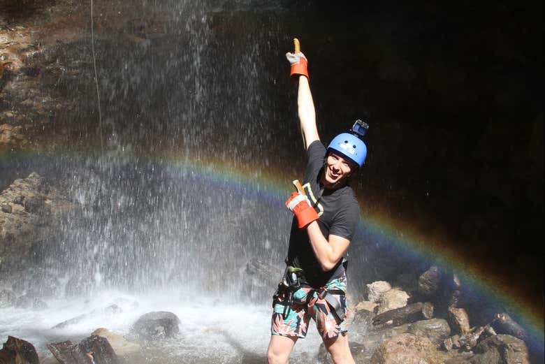 Pasaremos bajo asombrosas cascadas