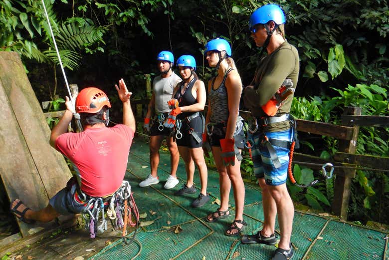 Atendiendo a las instrucciones del monitor