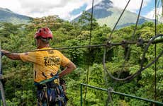 Tirolina en el volcán Arenal