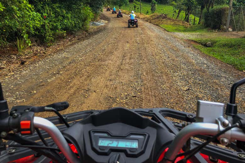 Recorriendo en quad los senderos de Manuel Antonio