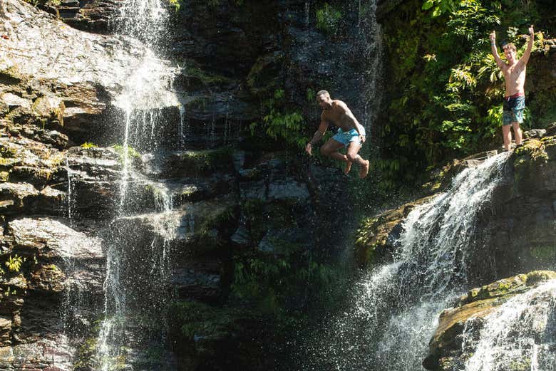 Salto en la catarata Nauyaca