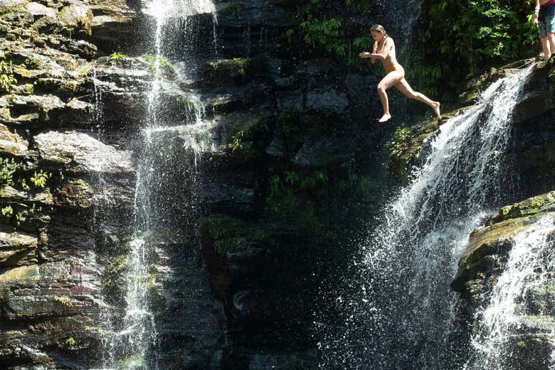 Saltando en la catarata Nauyaca
