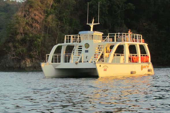 Passeio de catamarã e snorkel em Manuel Antonio