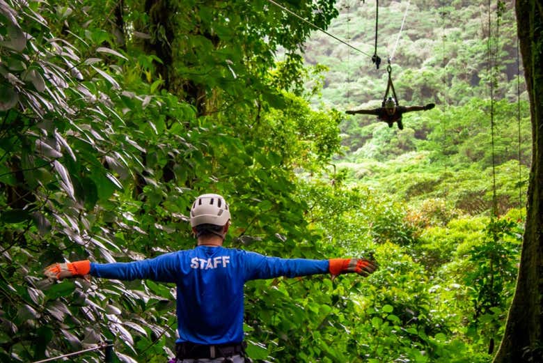 Disfrutando de la experiencia en Selvatura Park