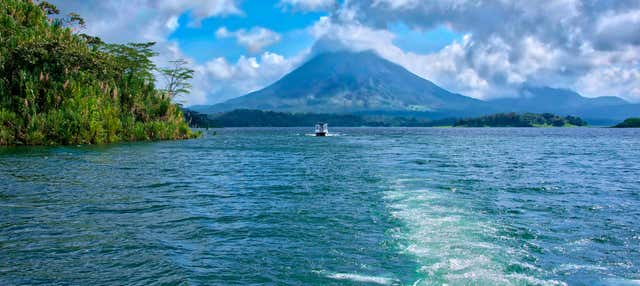 Traslado a La Fortuna + Barco por el lago Arenal