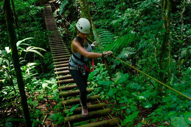 Atravesando la selva costarricense