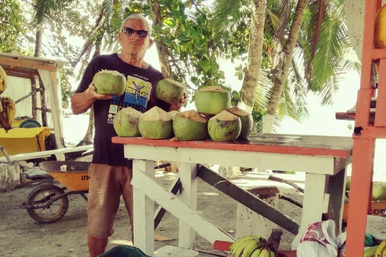 Nos detendremos en diferentes puestos de comida local