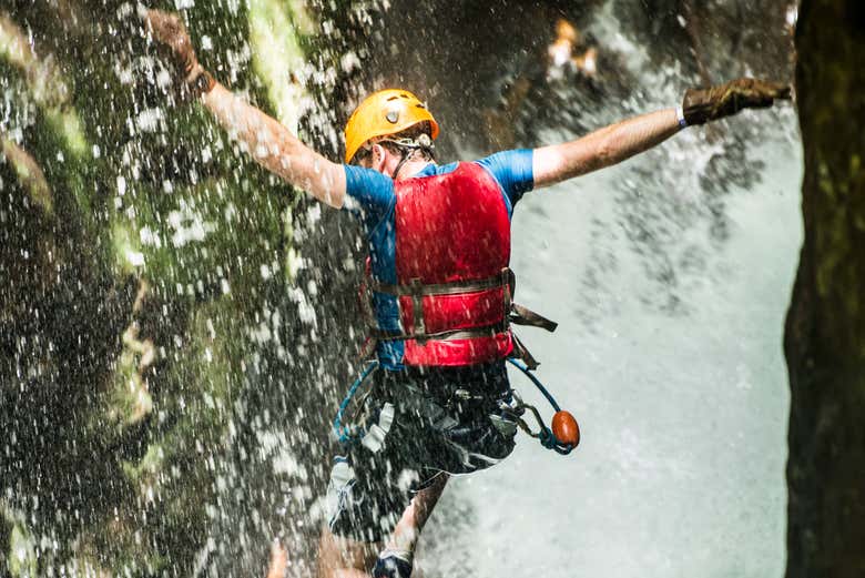 Descendo por uma cascata