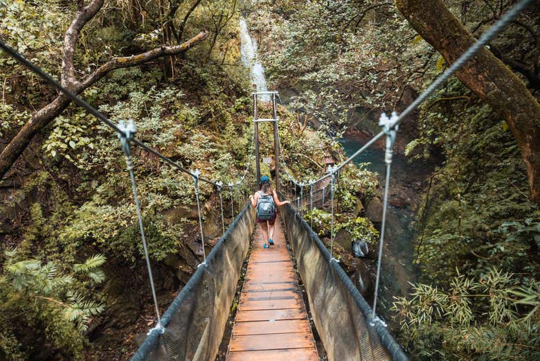 Durante la caminata atravesaremos un puente colgante