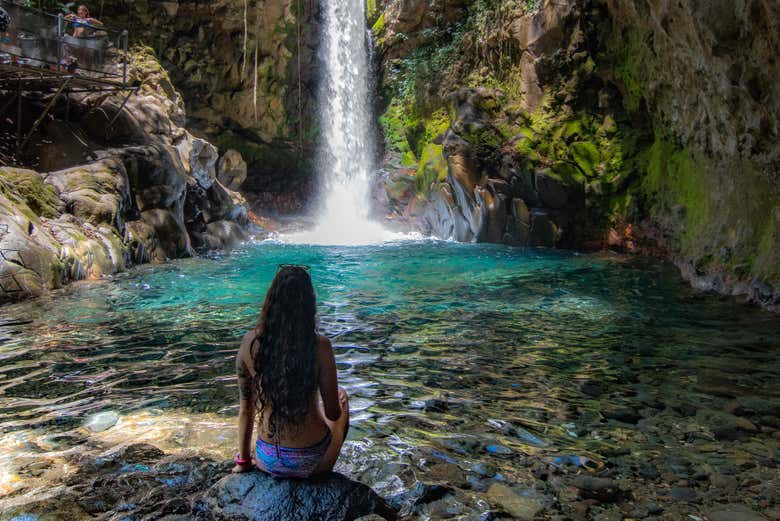 Contemplando la cascada Oropéndola