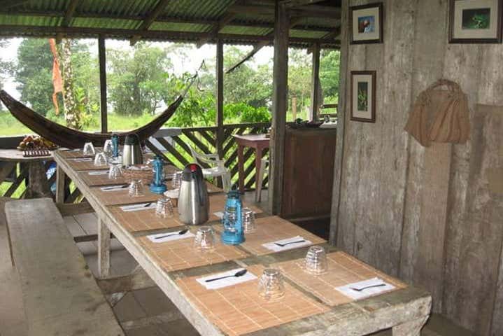 Mesa preparada para el grupo