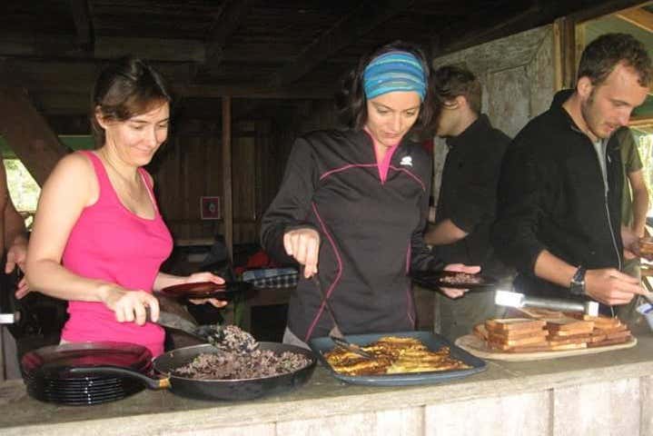 Cogiendo fuerzas con un rico almuerzo